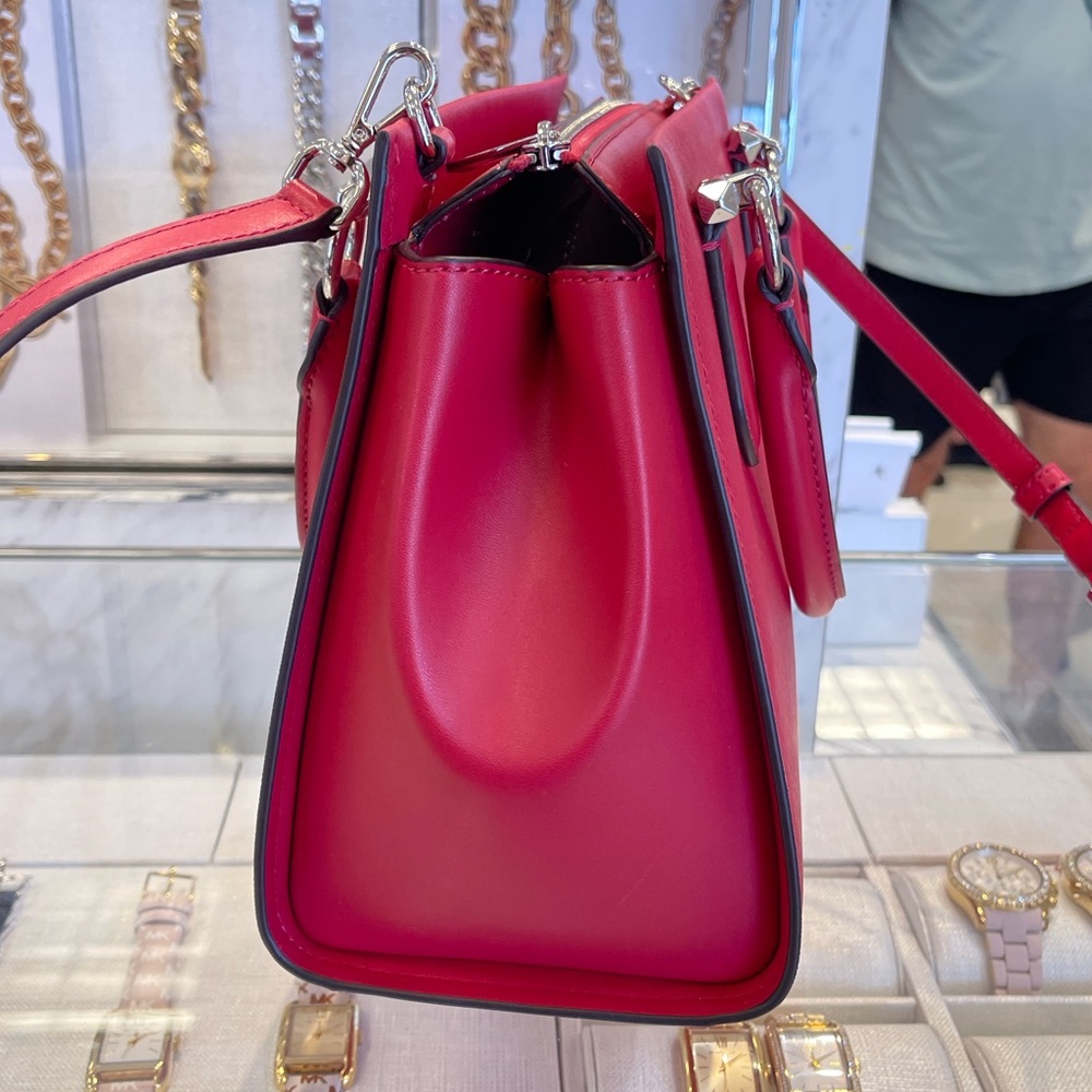 MICHAEL KORS Marilyn Medium Signature Logo Tote Bag
Dark Raspberry
NWT - Picture 6 of 16